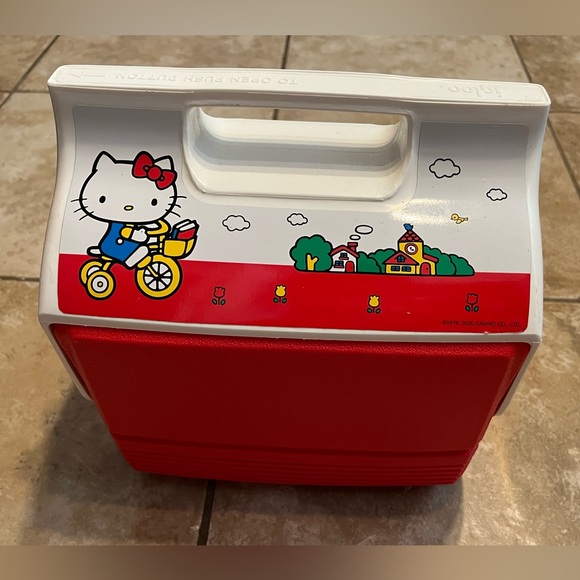 Hello Kitty Igloo Cooler Mini Playmate 4QT RED Lunch Picnic Limited Edition - Picture 1 of 8